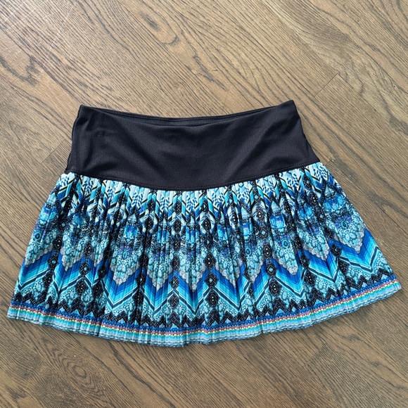 Lucky in Love Dresses & Skirts - Lucky in Love pleated tennis skirt gorgeous pattern size Medium